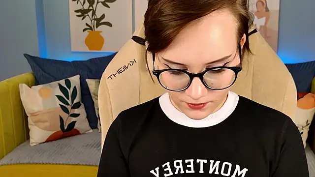 StellaGloww online show from 4, 1, 2025