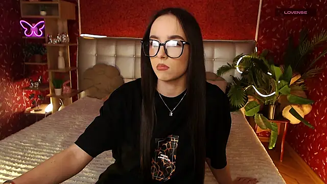 AuroraAksnesss online show from 5, 2, 2025