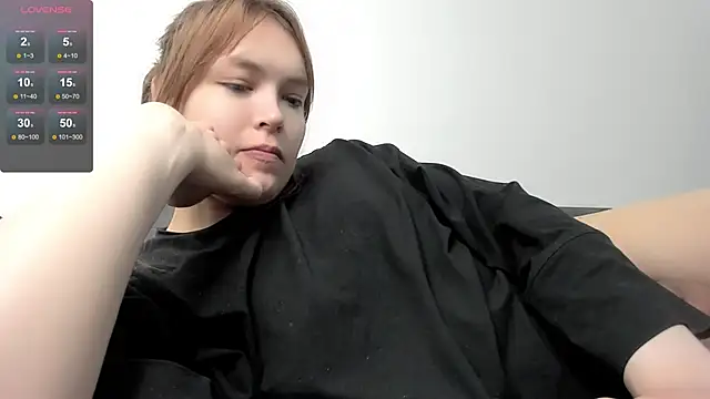 Snapshot of fem_to chatting on 10, 11, 2025 fem to online show from 10, 11, 2025