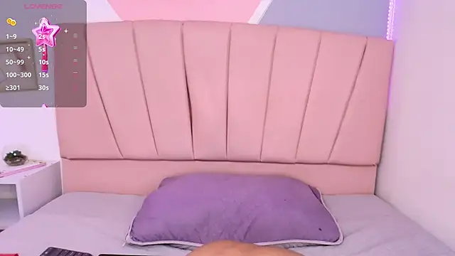 Missslunaa online show from 14, 1, 2025