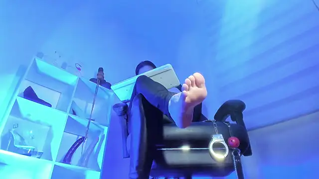 Snapshot of charlotte_joliedart chatting on 13, 11, 2025 charlotte joliedart online show from 13, 11, 2025