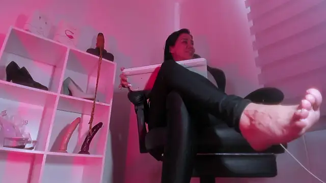 Snapshot of charlotte_joliedart chatting on 13, 2, 2026 charlotte joliedart online show from 13, 2, 2026