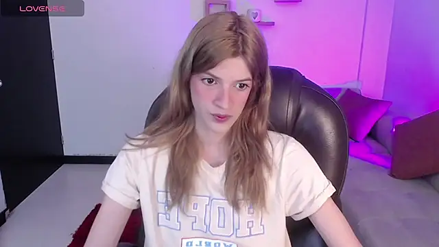 Nora Vennucci online show from 2, 2, 2025