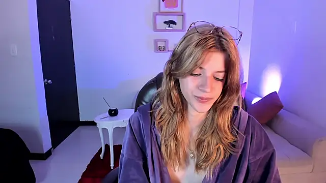 Nora Vennucci online show from 12, 2, 2025