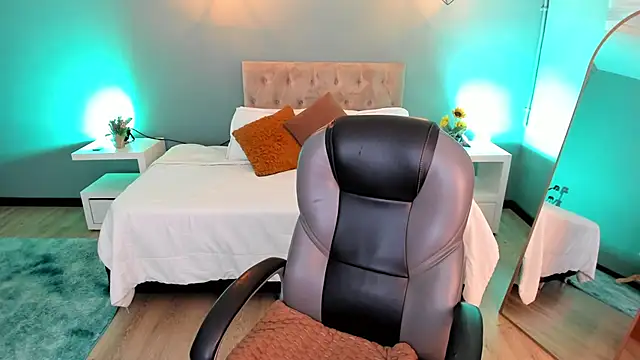 Nora Vennucci online show from 11, 9, 2025