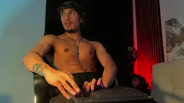 Snapshot of rafael_stone chatting on 8, 3, 2025 rafael stone online show from 8, 3, 2025