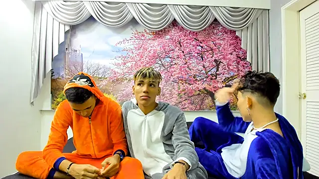 StrawwBoys online show from 12, 12, 2024