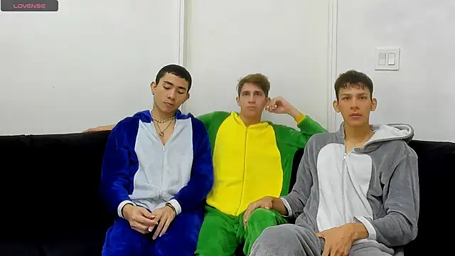 Snapshot of StrawwBoys chatting on 26, 9, 2025 StrawwBoys online show from 26, 9, 2025