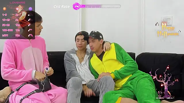 Snapshot of StrawwBoys chatting on 25, 10, 2025 StrawwBoys online show from 25, 10, 2025