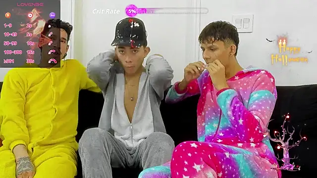 Snapshot of StrawwBoys chatting on 30, 10, 2025 StrawwBoys online show from 30, 10, 2025