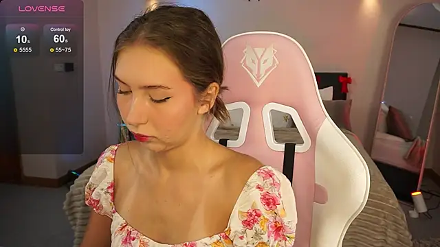 Snapshot of LinaSiren chatting on 28, 12, 2024 LinaSiren online show from 28, 12, 2024