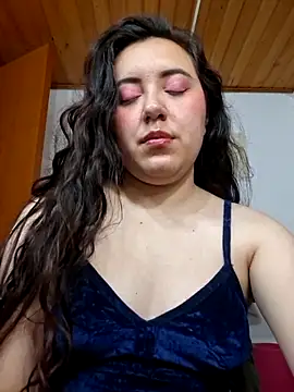 Emi chik online show from 8, 4, 2026