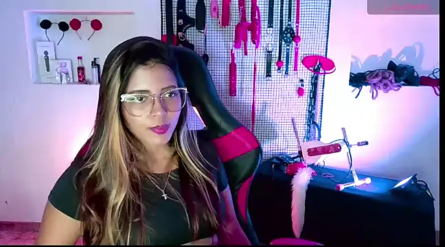 Megaan Greey online show from 28, 1, 2025