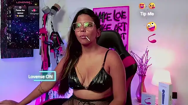 Megaan Greey online show from 28, 10, 2025