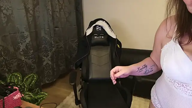 AmazingCurvy online show from 13, 2, 2025