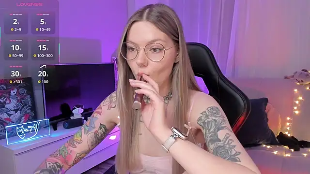 Marta May  online show from 10, 10, 2025