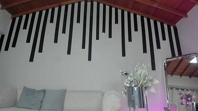 KatieNolan 1 online show from 5, 3, 2025