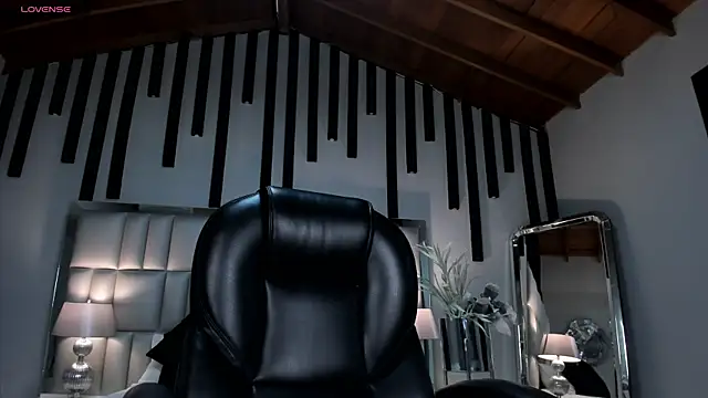 KatieNolan 1 online show from 4, 11, 2025