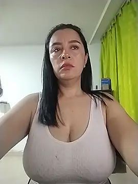 Snapshot of hailey85 chatting on 19, 5, 2026 hailey85 online show from 19, 5, 2026