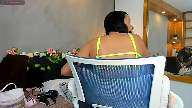 Hannah williams1 online show from 4, 12, 2024