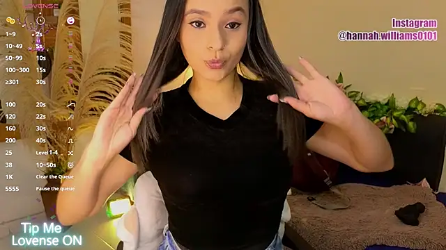 Snapshot of Hannah_williams1 chatting on 17, 11, 2025 Hannah williams1 online show from 17, 11, 2025