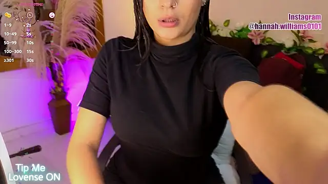 Snapshot of Hannah_williams1 chatting on 19, 11, 2025 Hannah williams1 online show from 19, 11, 2025