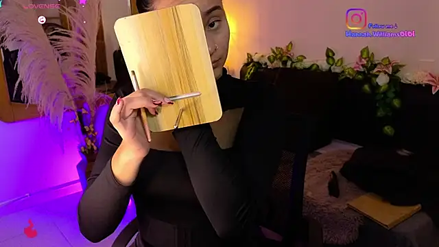 Snapshot of Hannah_williams1 chatting on 4, 12, 2025 Hannah williams1 online show from 4, 12, 2025