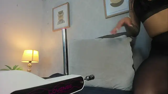 Snapshot of Caroline_dh chatting on 30, 4, 2026 Caroline dh online show from 30, 4, 2026