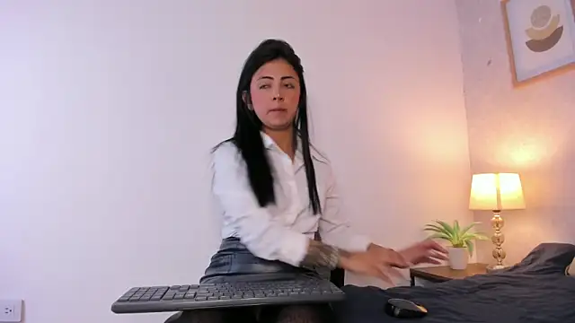 Snapshot of Caroline_dh chatting on 29, 5, 2026 Caroline dh online show from 29, 5, 2026