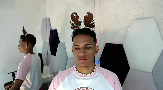 Snapshot of AbrahanBratz chatting on 9, 12, 2024 AbrahanBratz online show from 9, 12, 2024