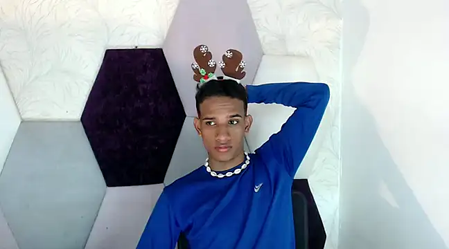 Snapshot of AbrahanBratz chatting on 13, 12, 2024 AbrahanBratz online show from 13, 12, 2024