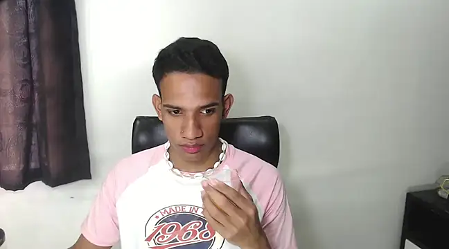 Snapshot of AbrahanBratz chatting on 28, 12, 2024 AbrahanBratz online show from 28, 12, 2024