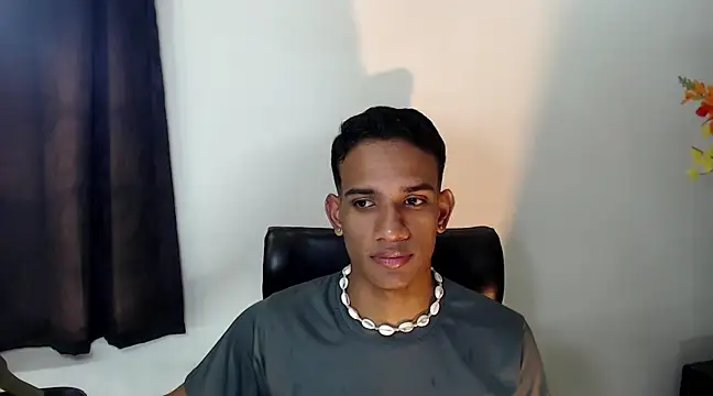 Snapshot of AbrahanBratz chatting on 2, 1, 2025 AbrahanBratz online show from 2, 1, 2025