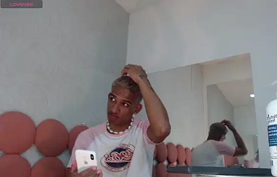 Snapshot of AbrahanBratz chatting on 10, 1, 2025 AbrahanBratz online show from 10, 1, 2025