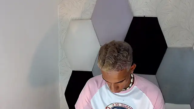 Snapshot of AbrahanBratz chatting on 11, 1, 2025 AbrahanBratz online show from 11, 1, 2025