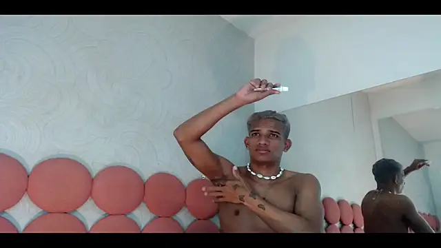 Snapshot of AbrahanBratz chatting on 17, 1, 2025 AbrahanBratz online show from 17, 1, 2025