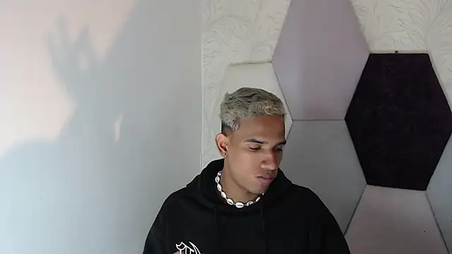 Snapshot of AbrahanBratz chatting on 30, 1, 2025 AbrahanBratz online show from 30, 1, 2025