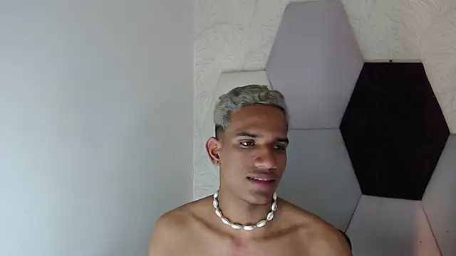 Snapshot of AbrahanBratz chatting on 30, 1, 2025 AbrahanBratz online show from 30, 1, 2025