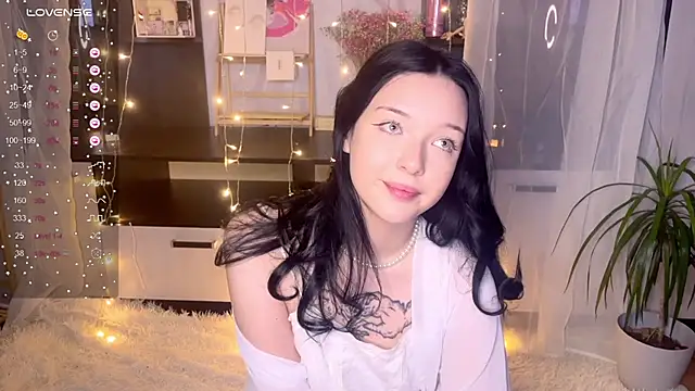 Snapshot of EmmaKittyCat chatting on 26, 11, 2025 EmmaKittyCat online show from 26, 11, 2025