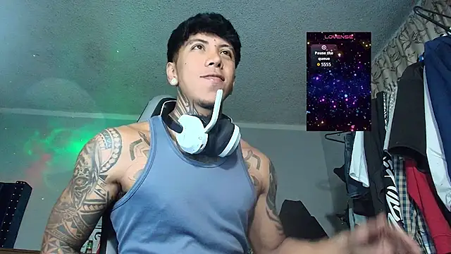 Snapshot of Nickhot0609 chatting on 28, 11, 2025 Nickhot0609 online show from 28, 11, 2025