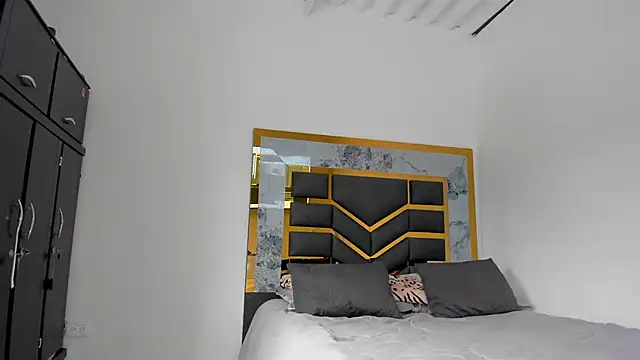 Snapshot of MattDevon chatting on 4, 10, 2025 MattDevon online show from 4, 10, 2025