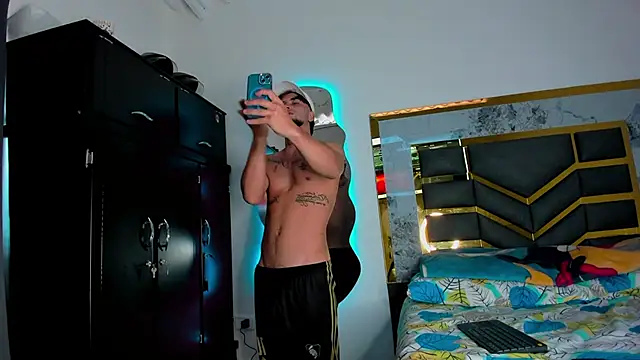 Snapshot of MattDevon chatting on 4, 11, 2025 MattDevon online show from 4, 11, 2025