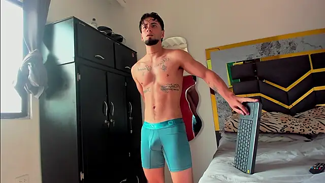 Snapshot of MattDevon chatting on 11, 11, 2025 MattDevon online show from 11, 11, 2025