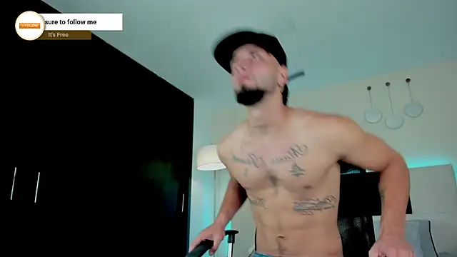 Snapshot of MattDevon chatting on 25, 11, 2025 MattDevon online show from 25, 11, 2025