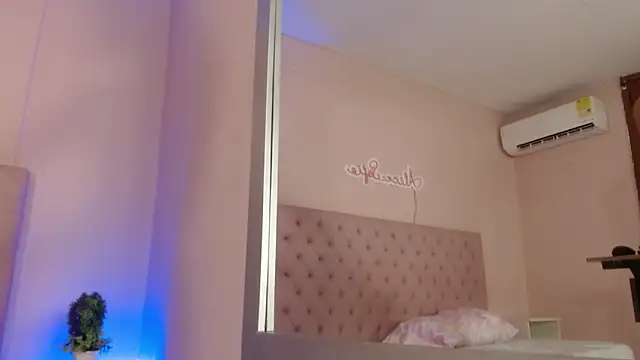 Snapshot of alice_sofia chatting on 7, 10, 2025 alice sofia online show from 7, 10, 2025