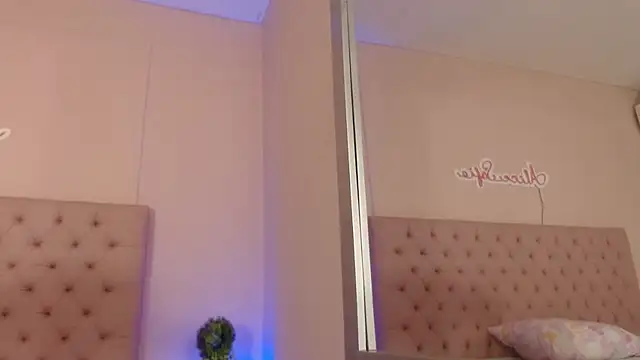 Snapshot of alice_sofia chatting on 20, 10, 2025 alice sofia online show from 20, 10, 2025