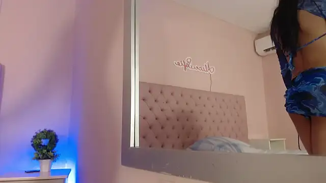 Snapshot of alice_sofia chatting on 8, 11, 2025 alice sofia online show from 8, 11, 2025