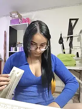 Snapshot of aleejhandraa chatting on 31, 1, 2025 aleejhandraa online show from 31, 1, 2025