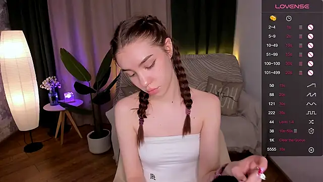 Snapshot of MilliBrown_ chatting on 19, 2, 2025 MilliBrown online show from 19, 2, 2025