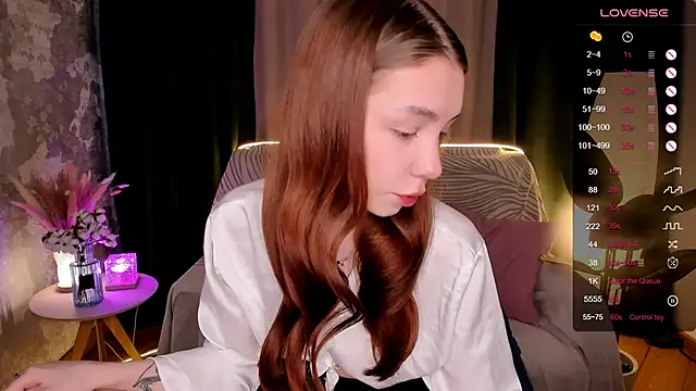 Snapshot of MilliBrown_ chatting on 17, 10, 2025 MilliBrown online show from 17, 10, 2025